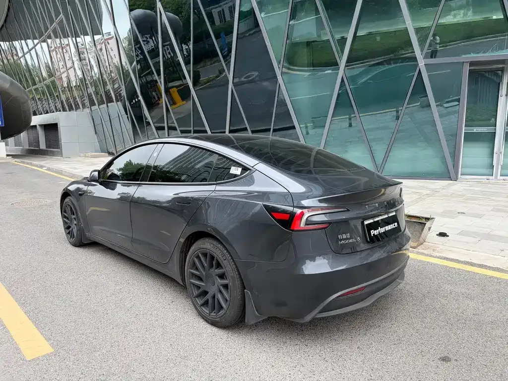Tesla Model 3 — фото 5