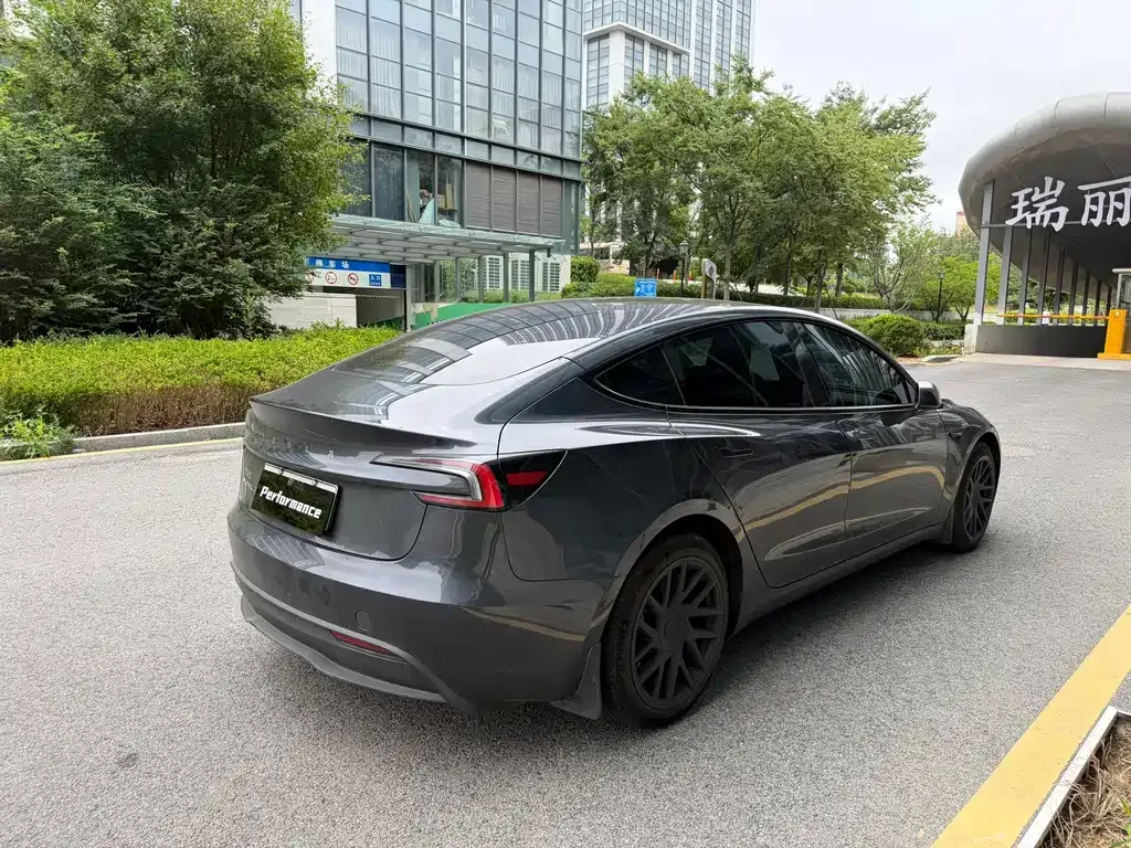 Tesla Model 3 — фото 8