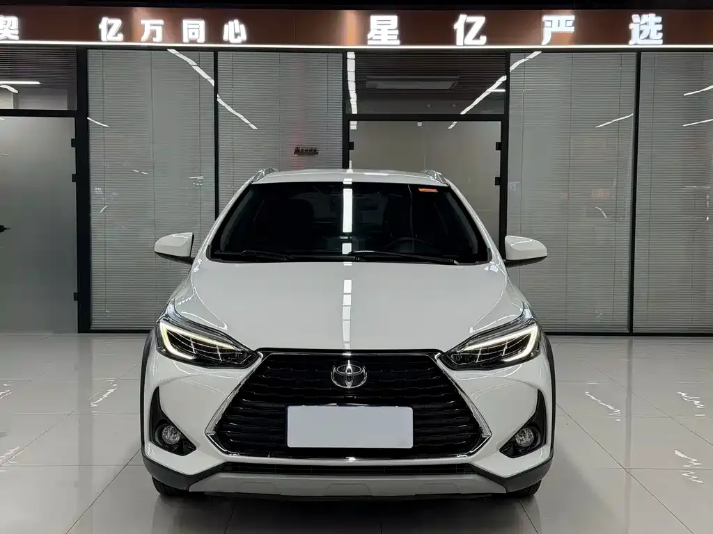 Toyota Yaris L — фото 4