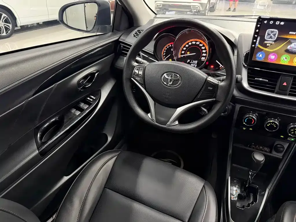 Toyota Yaris L — фото 6