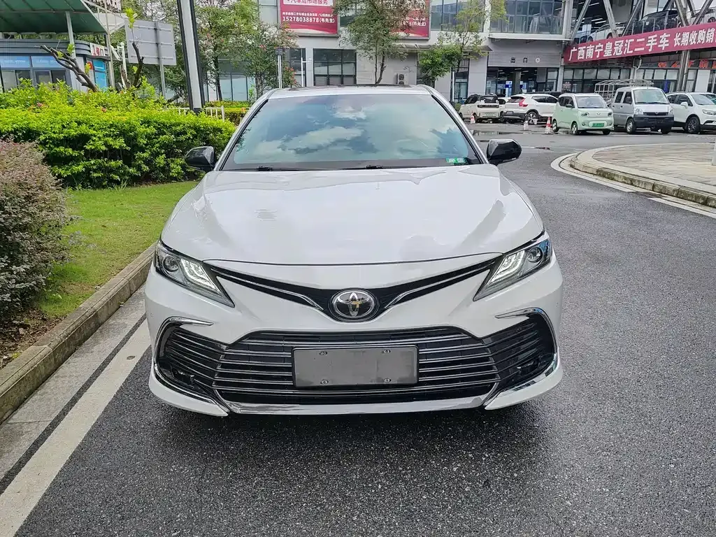 Toyota Camry — фото 3