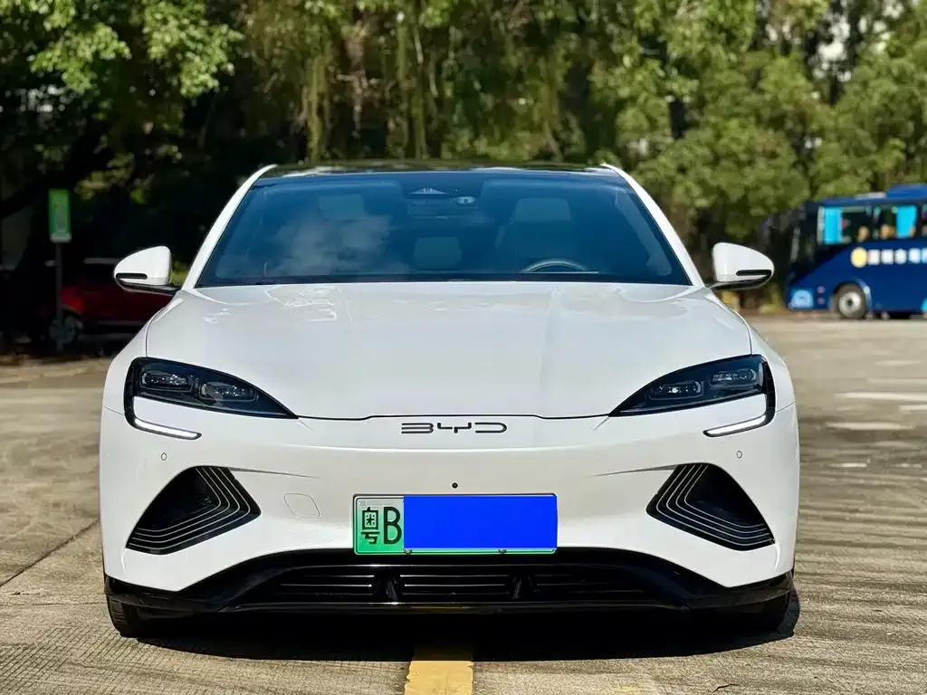 BYD Seal — фото 9