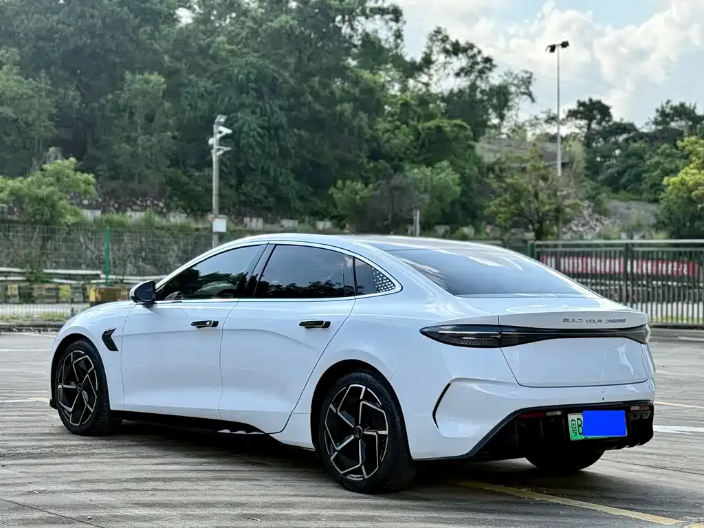 BYD Seal — фото 3