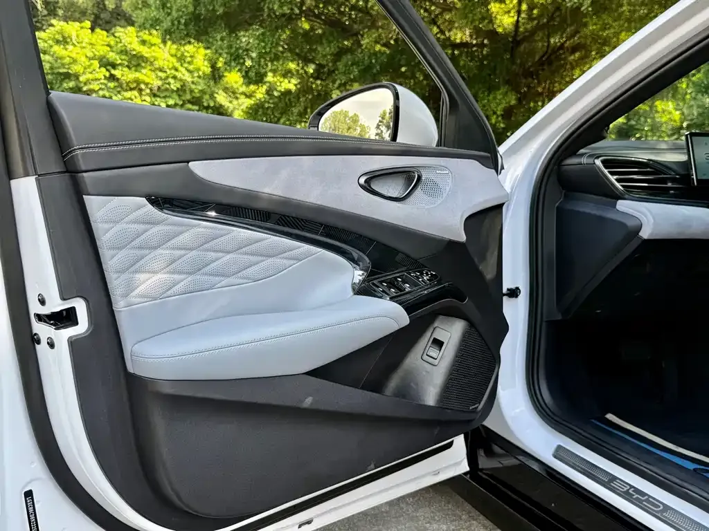 BYD Seal — фото 8
