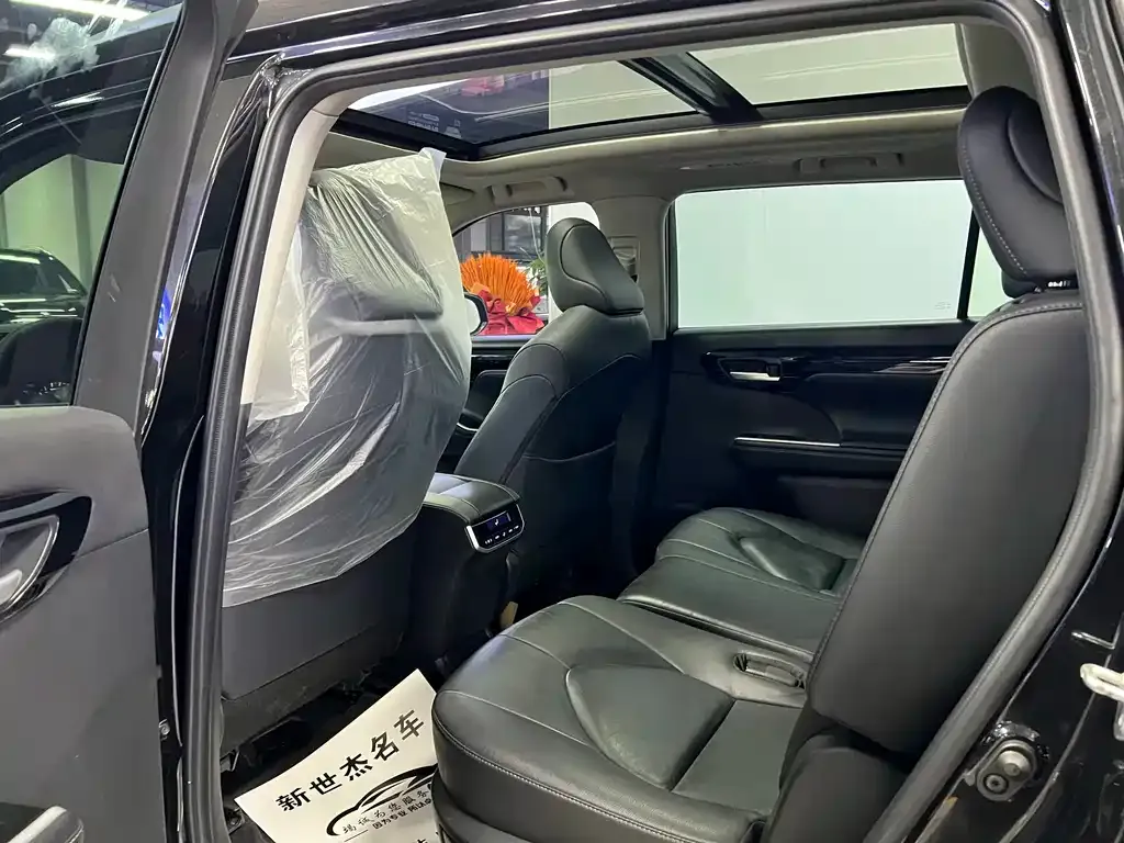 Toyota Highlander — фото 10