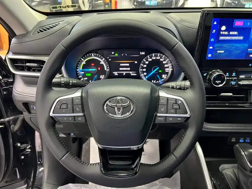 Toyota Highlander — фото 2
