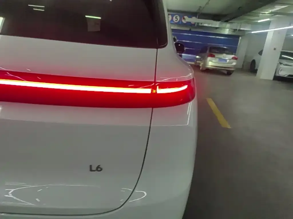 Li Auto L6 — фото 2