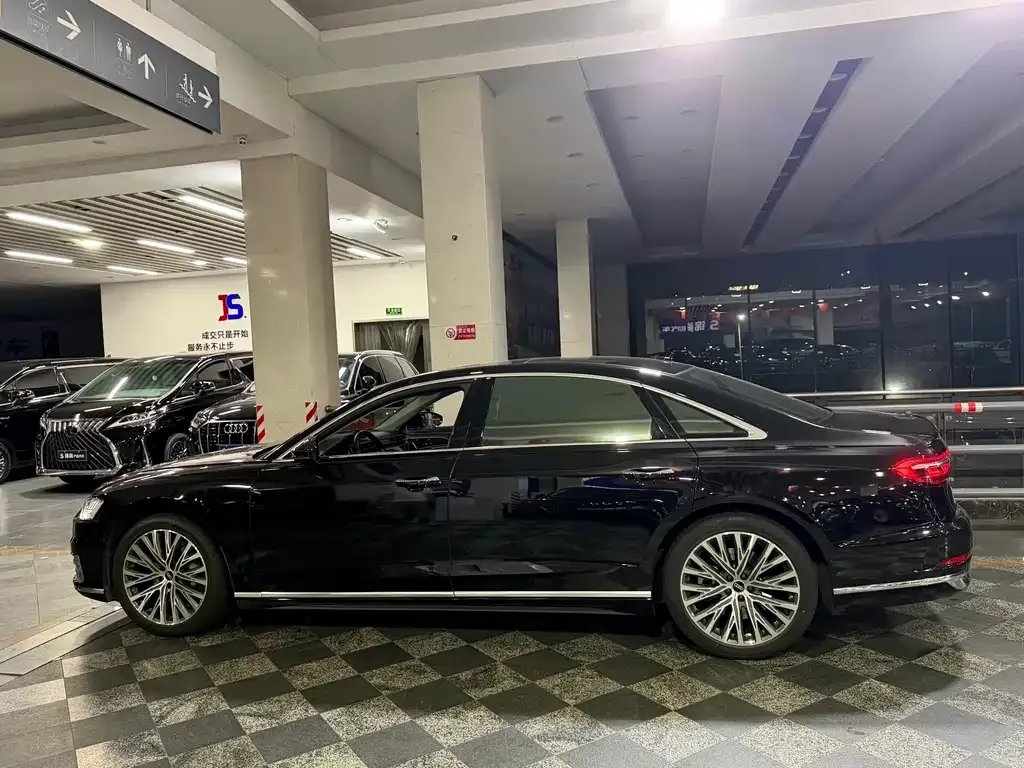 Audi A8 — фото 10