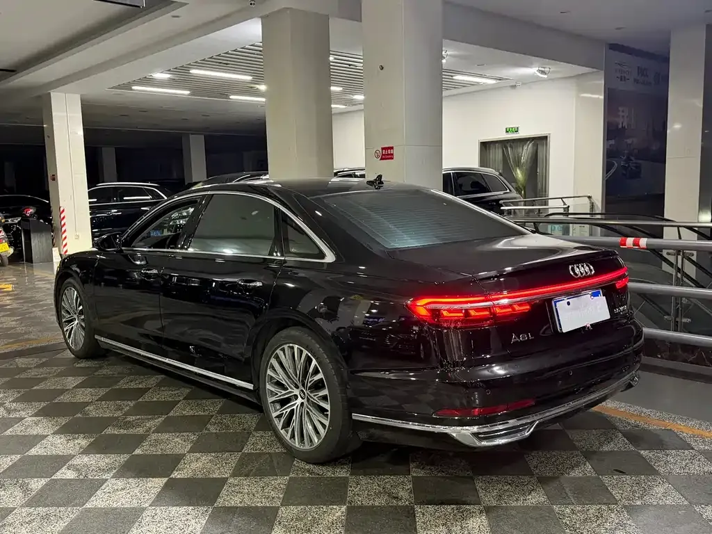 Audi A8 — фото 8
