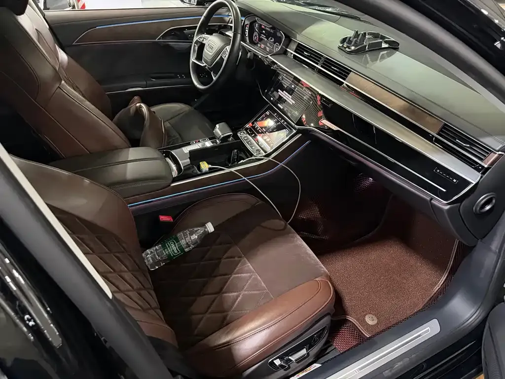 Audi A8 — фото 2