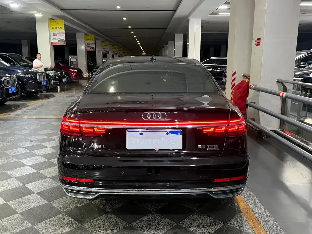 Audi A8 — фото 9