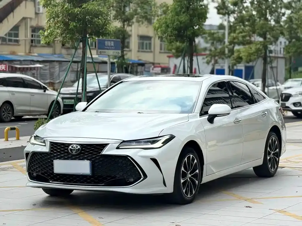 Toyota Avalon — фото 1