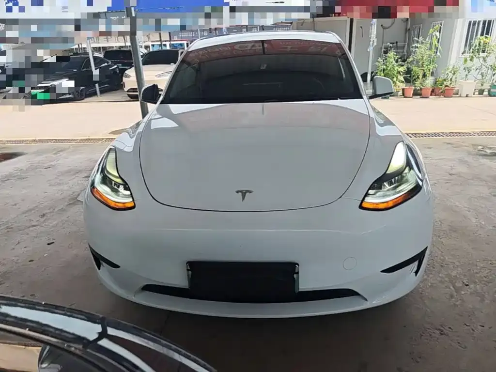 Tesla Model Y — фото 10