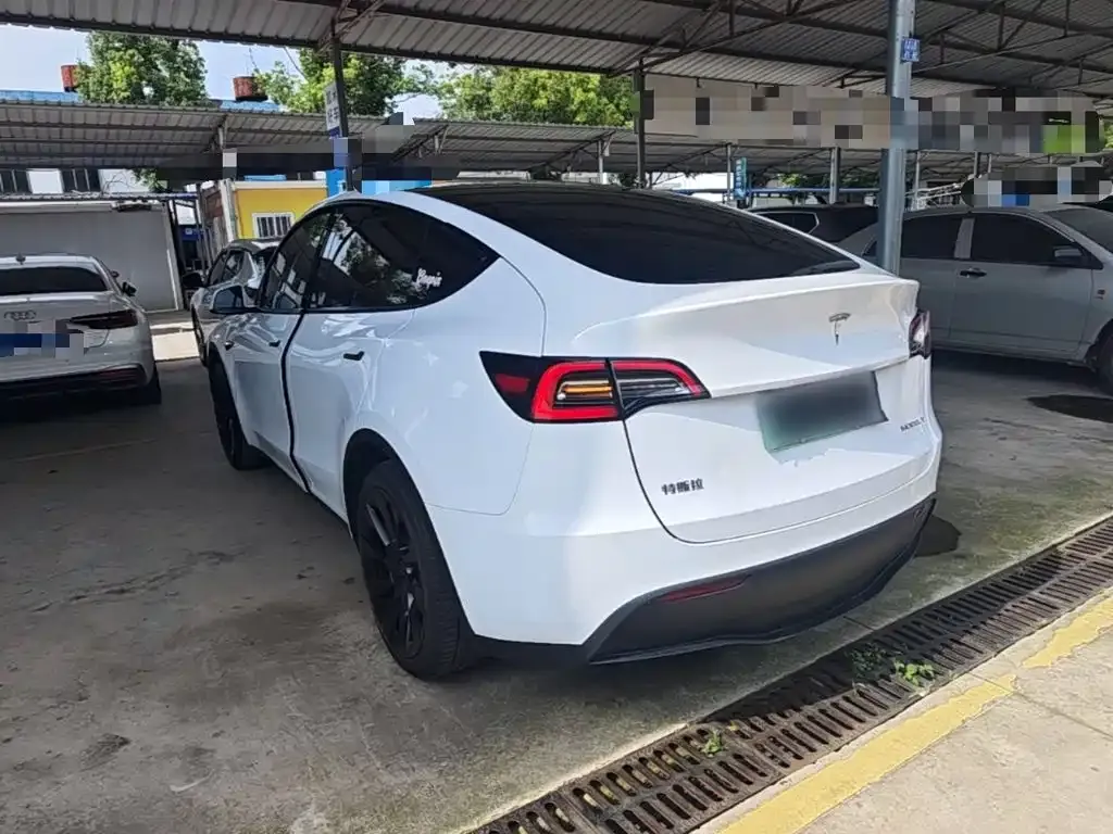 Tesla Model Y — фото 7