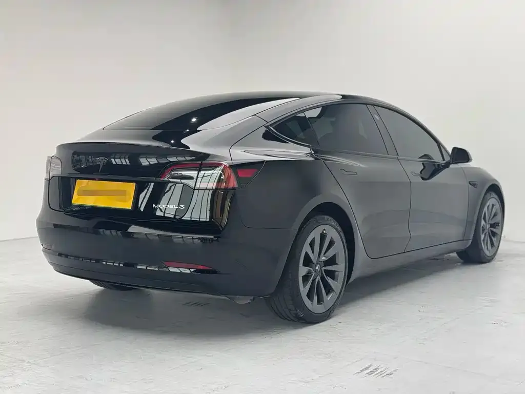 Tesla Model 3 — фото 4