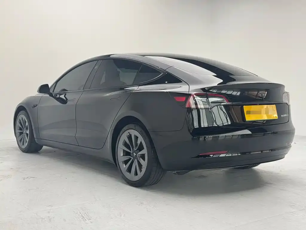 Tesla Model 3 — фото 7