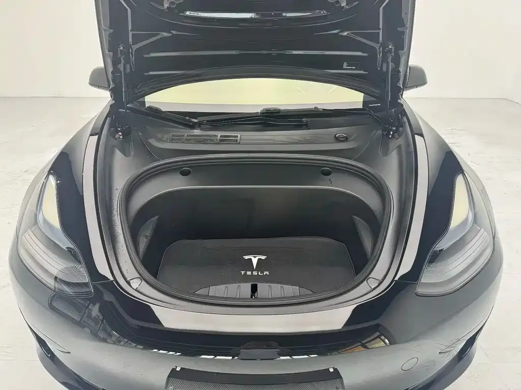 Tesla Model 3 — фото 8