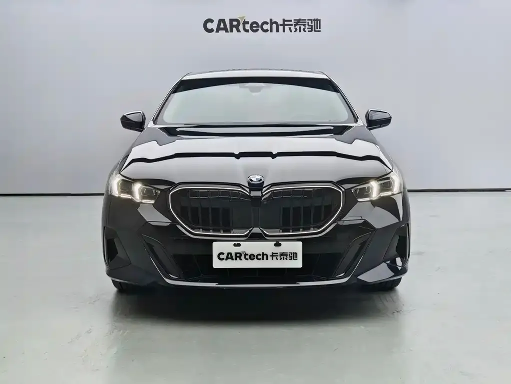 BMW 5 Series — фото 2