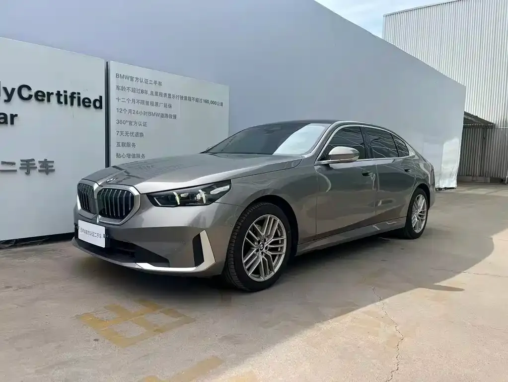 BMW 5 Series — фото 1