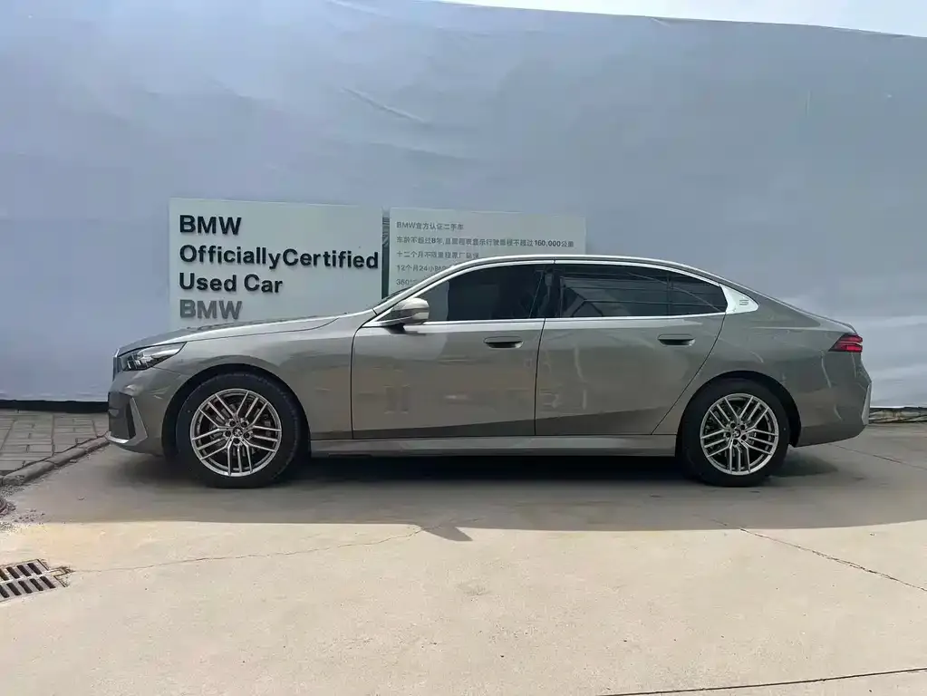 BMW 5 Series — фото 10