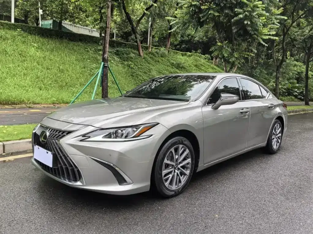 Lexus ES — фото 1
