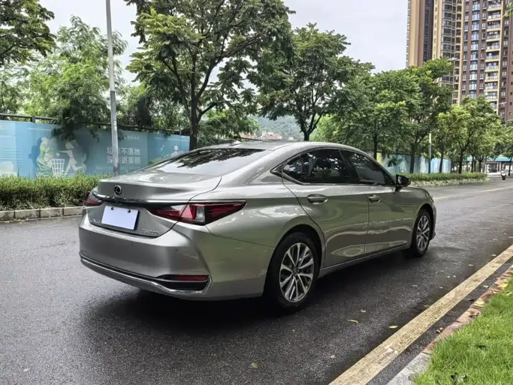Lexus ES — фото 10