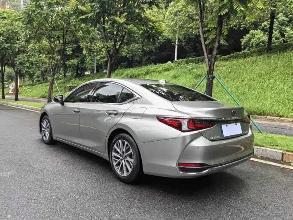 Lexus ES — фото 6