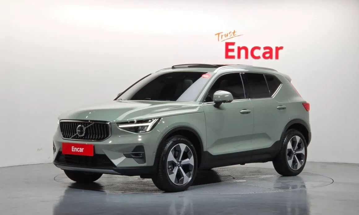 Volvo XC40 — фото 1