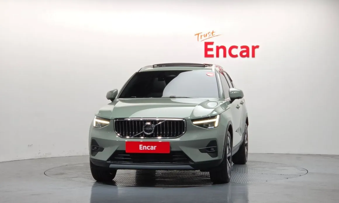 Volvo XC40 — фото 8