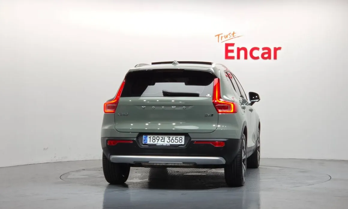 Volvo XC40 — фото 10
