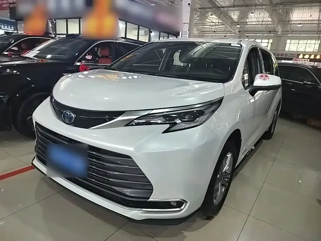 Toyota Sienna — фото 10