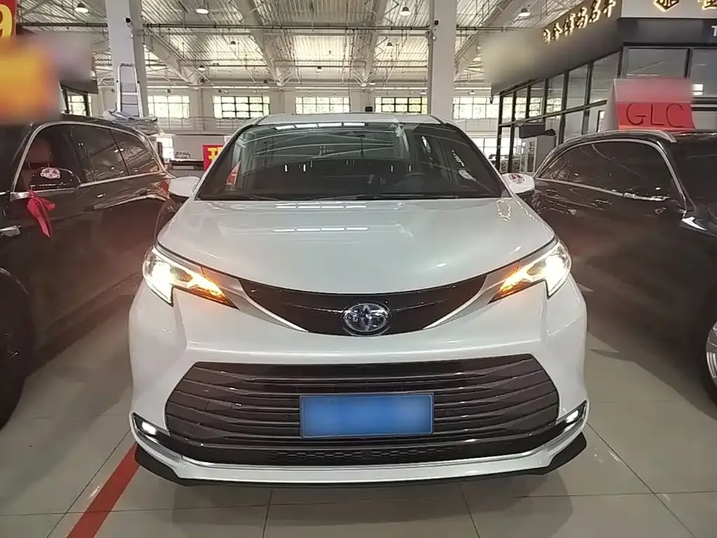 Toyota Sienna — фото 9