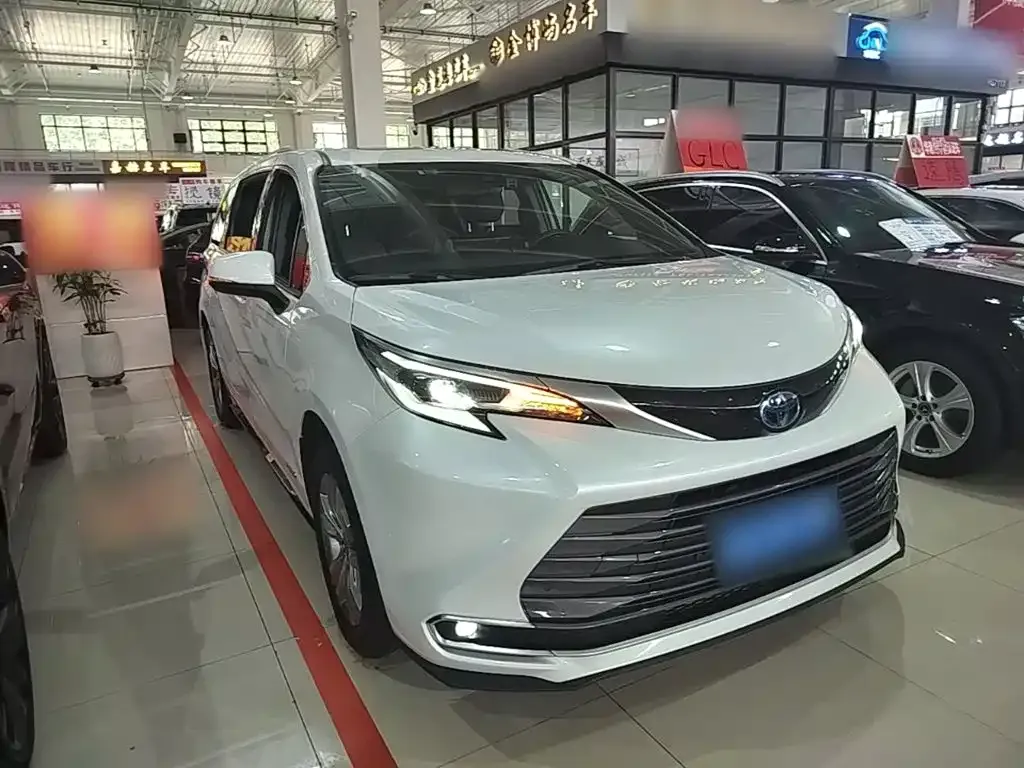 Toyota Sienna — фото 5