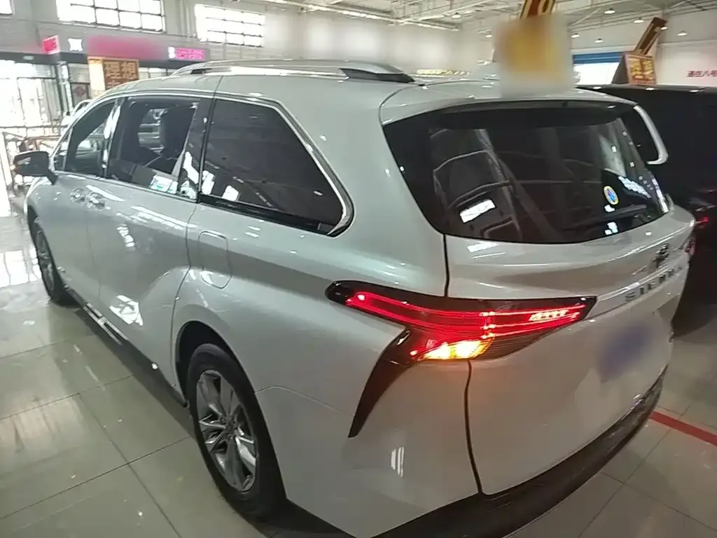 Toyota Sienna — фото 8