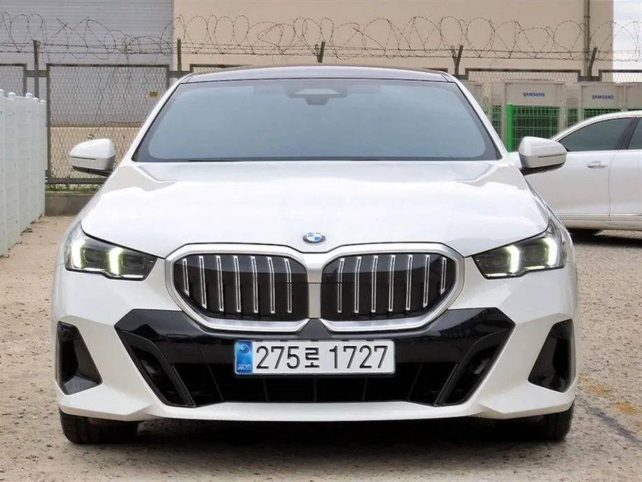 BMW 5-Series — фото 1
