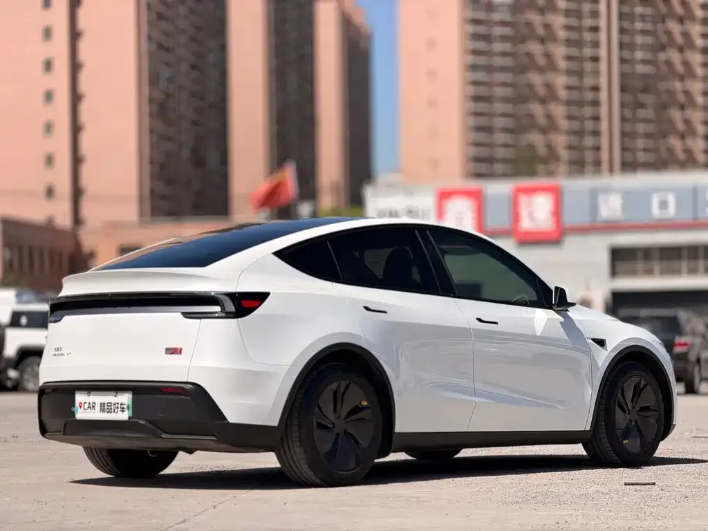 Tesla Model Y — фото 4