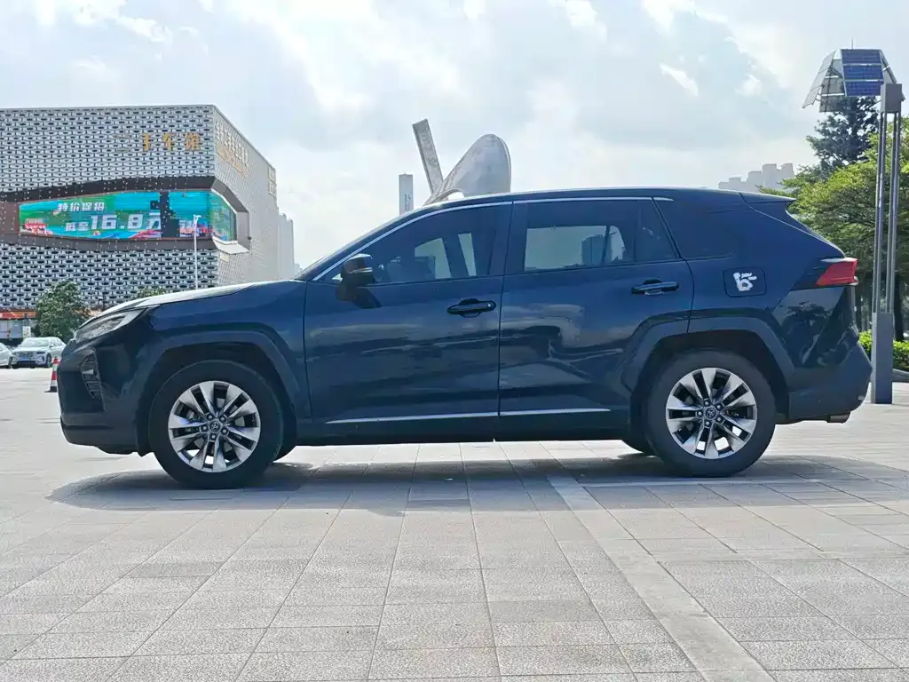 Toyota Wildlander — фото 10