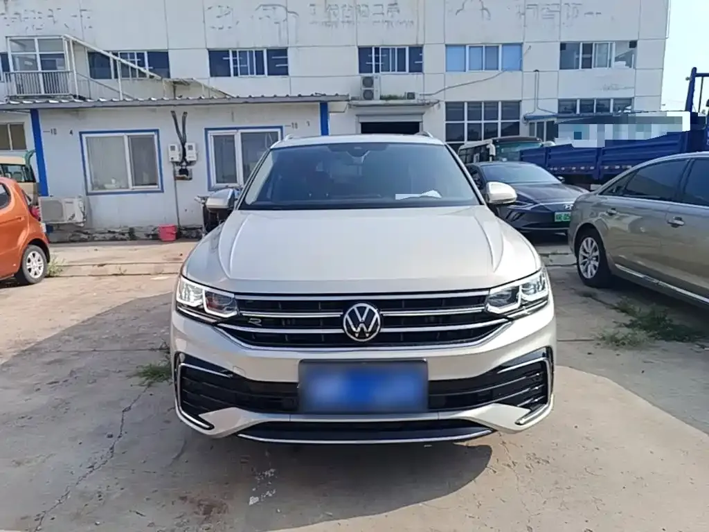 Volkswagen Tiguan L — фото 4