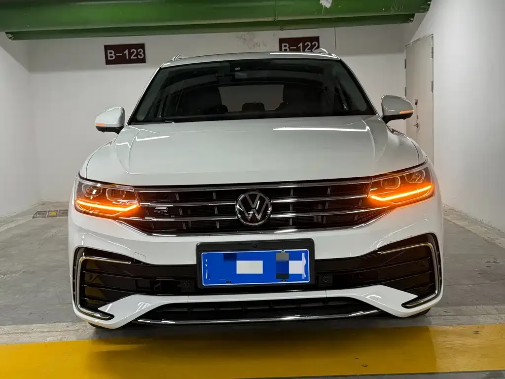Volkswagen Tiguan L — фото 8