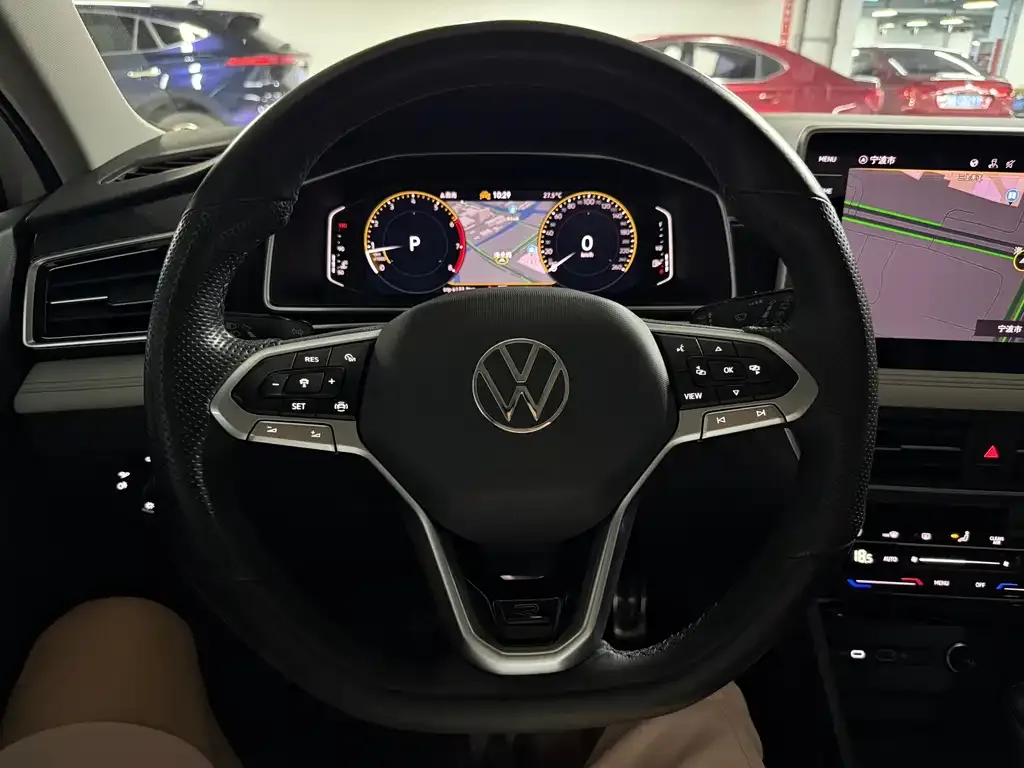 Volkswagen Tiguan L — фото 7