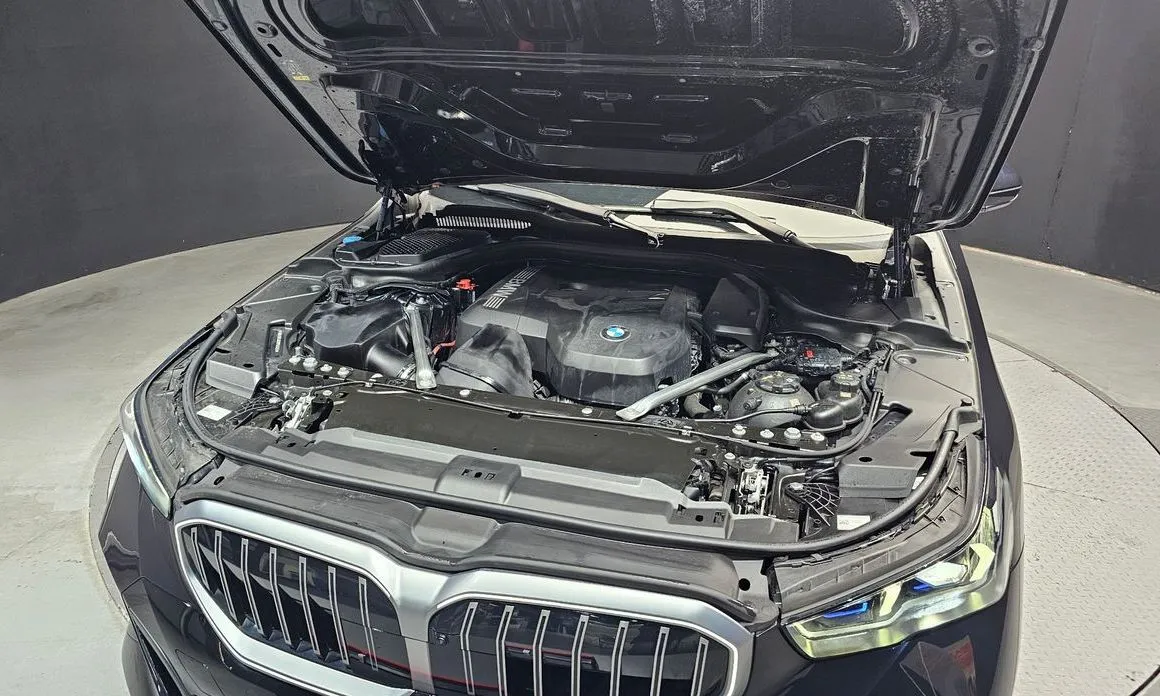BMW 5-Series 2024 из KR, фото 10