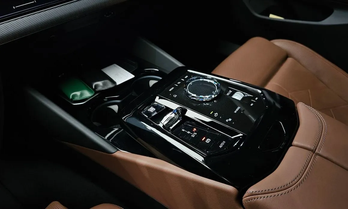 BMW 5-Series 2024 из KR, фото 3