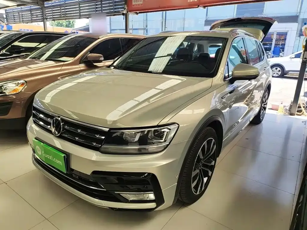 Volkswagen Tiguan L — фото 1