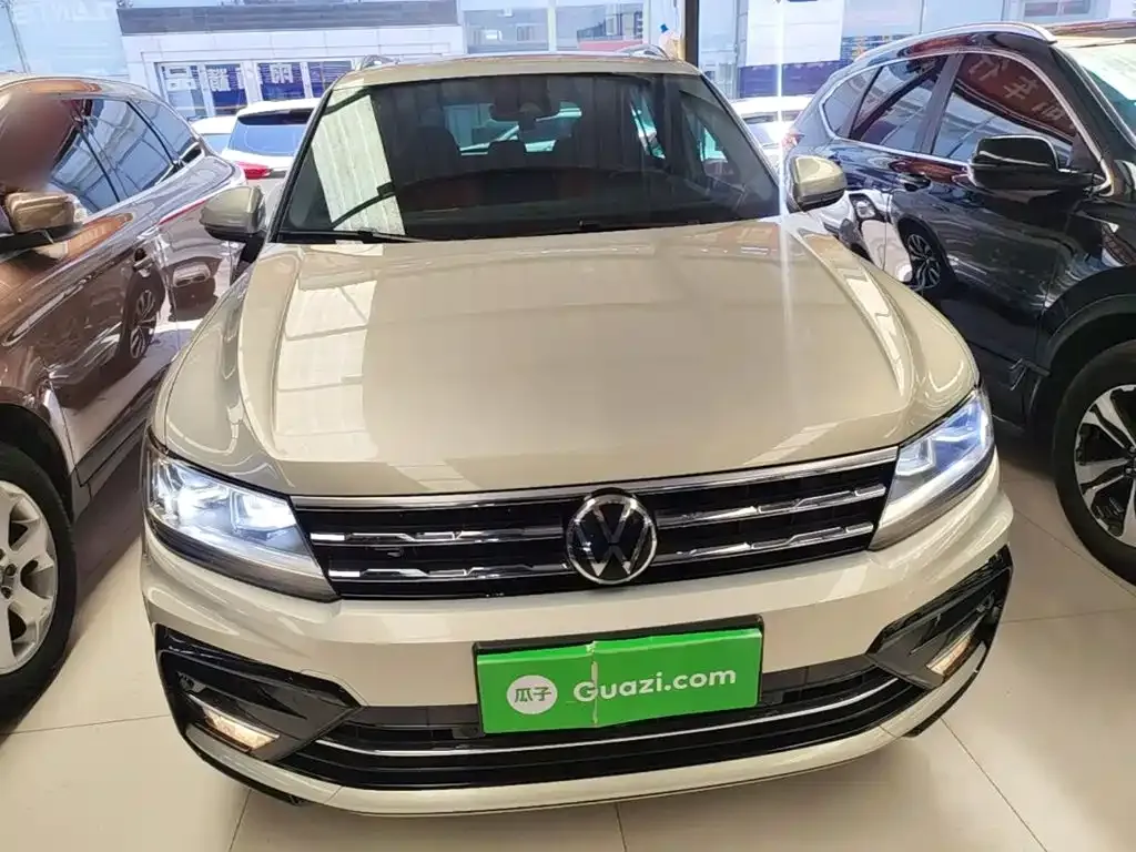 Volkswagen Tiguan L — фото 10