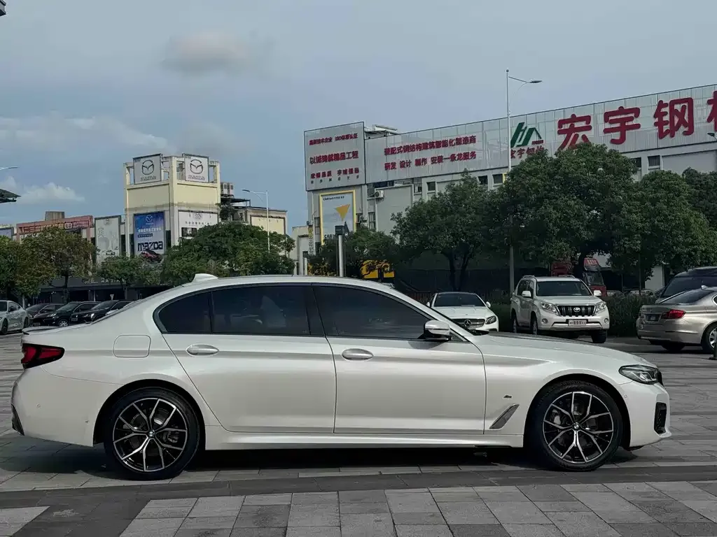 BMW 5 Series — фото 5