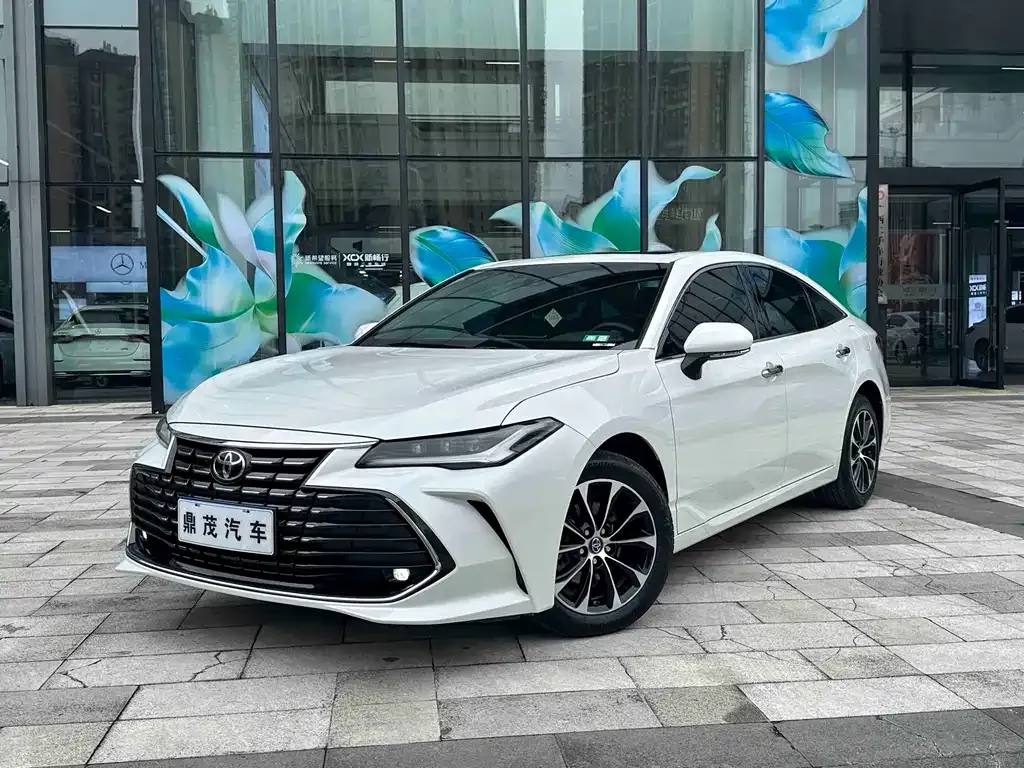 Toyota Avalon — фото 1