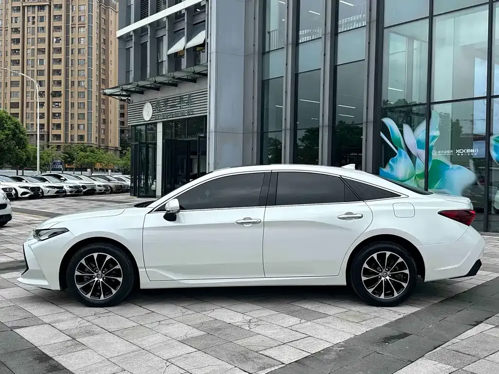 Toyota Avalon — фото 10