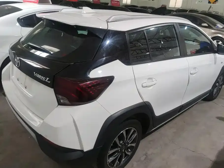 Toyota Yaris L — фото 2