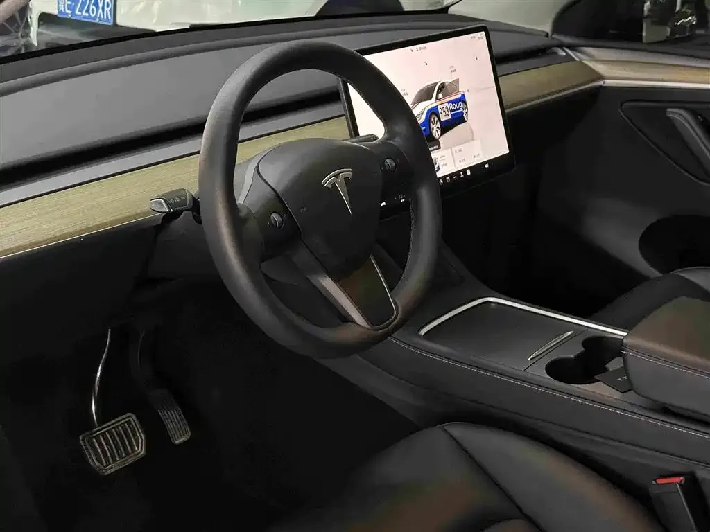 Tesla Model Y — фото 2