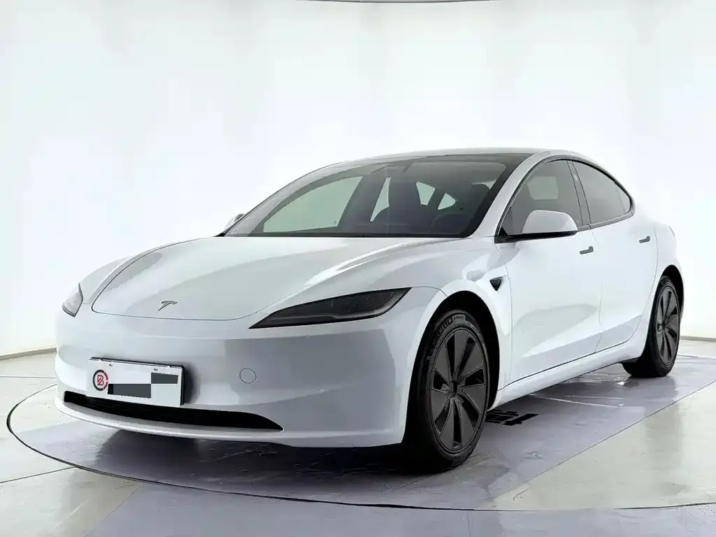Tesla Model 3 — фото 1